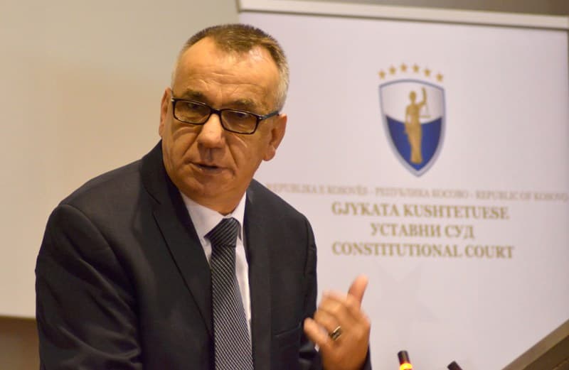 “Njollë e zezë” në Kuvend – Hasani godet Kurtin e Deharin: Po shkelet Kushtetuta, po iket nga Aneksi i Ohrit