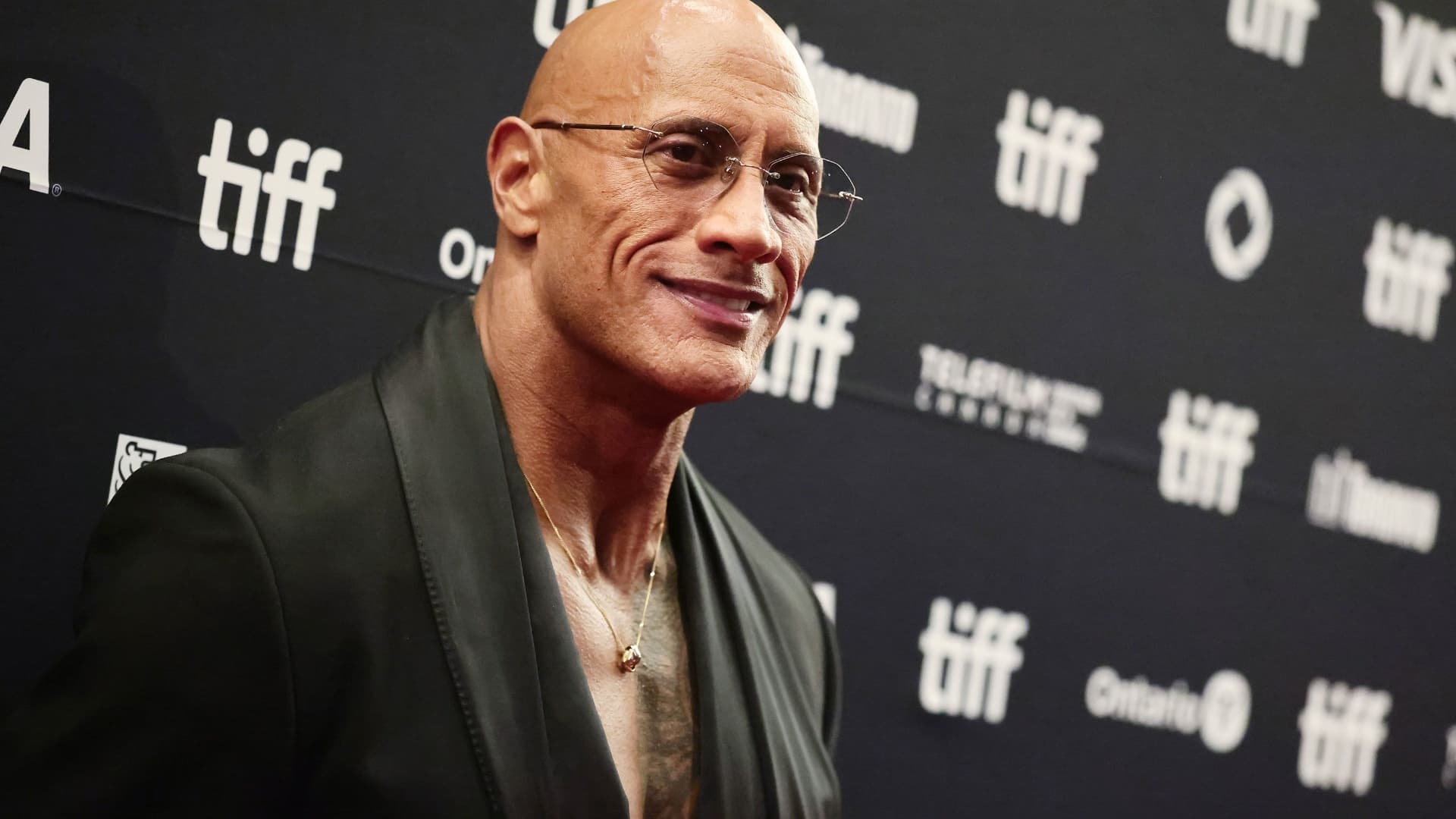 Dwayne Johnson hap një kapitull të ri në muzikë, kënga e parë ua kushtohet vajzave të tij