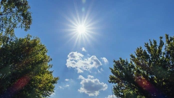 Temperatura deri në 34°C gjatë kësaj jave, të martën mundësi për reshje e rrufe