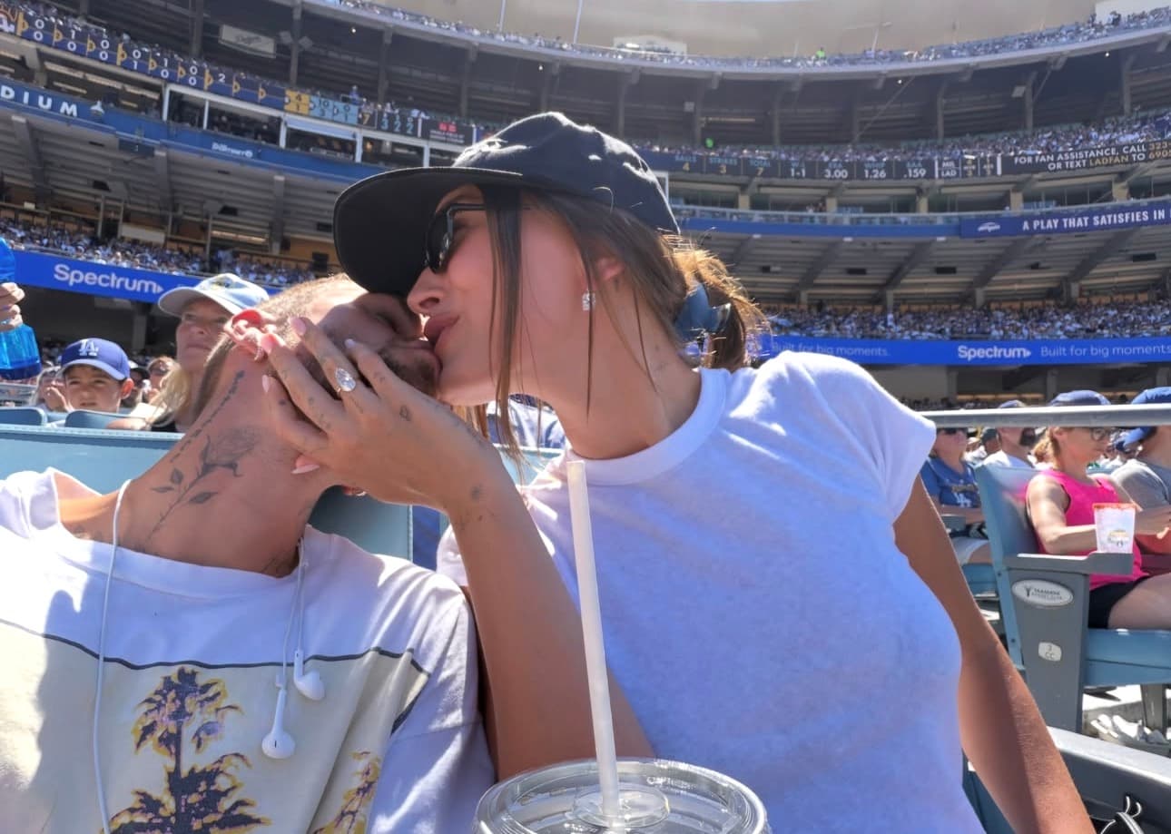 Featured image for Më të dashuruar se kurrë! Justin dhe Hailey Bieber nuk i kursejnë puthjet para kamerave
