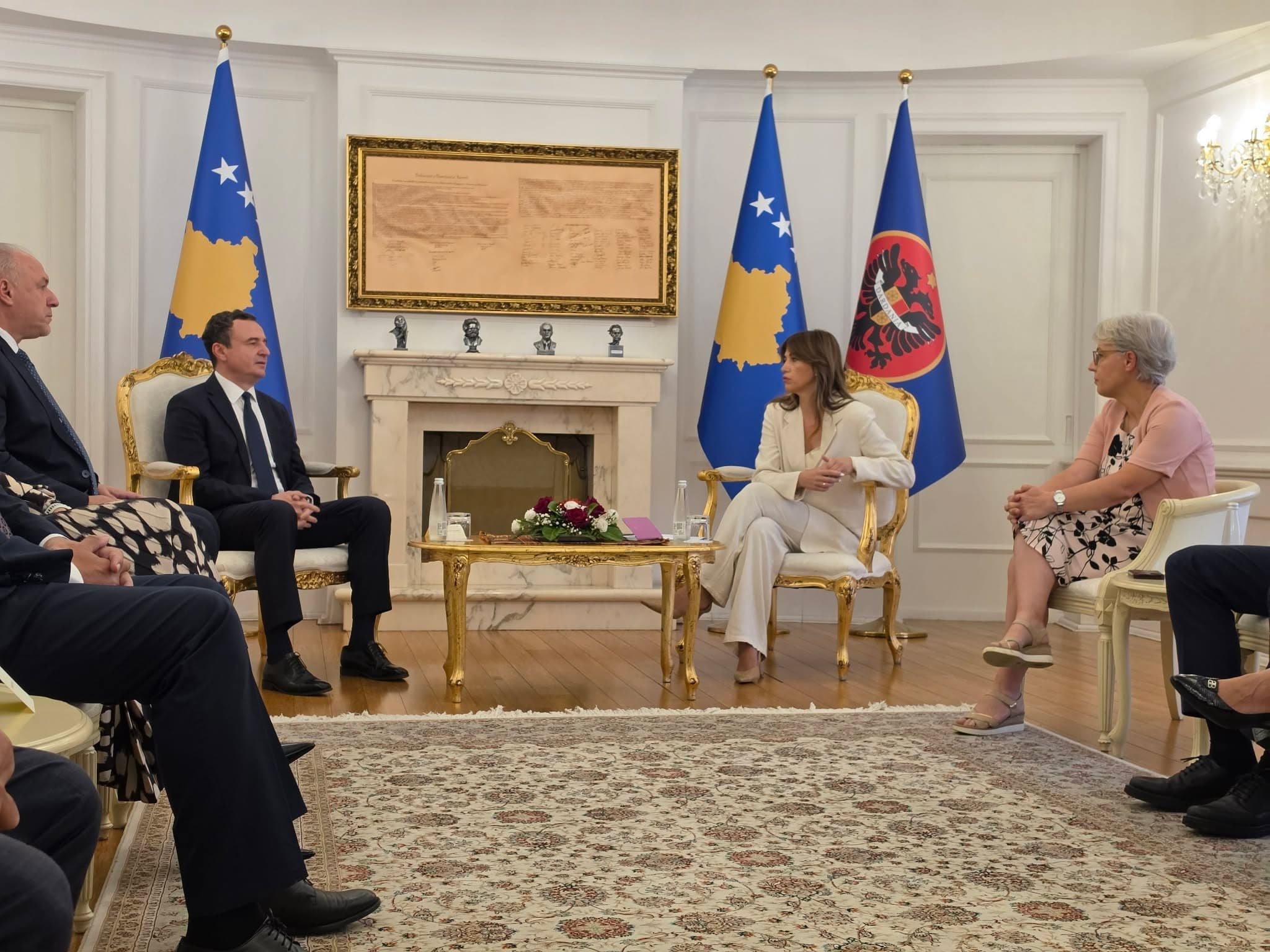 Haxhiu nis konsultimet për Presidentin, në takim Kurti, Gërvalla dhe Kusari-Lila