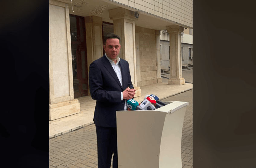 Abdixhiku pas takimit me Kurtin: Ka vullnet të dyanshëm për profilin si do të duket Presidenti, në takimin e ardhshëm do t’i sjellim emrat
