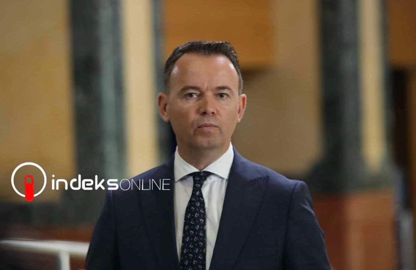 “Ditë e rëndë për Mitrovicën”, Peci ngushëllon familjet që humben djemtë në aksidentin, në Smrekonicë