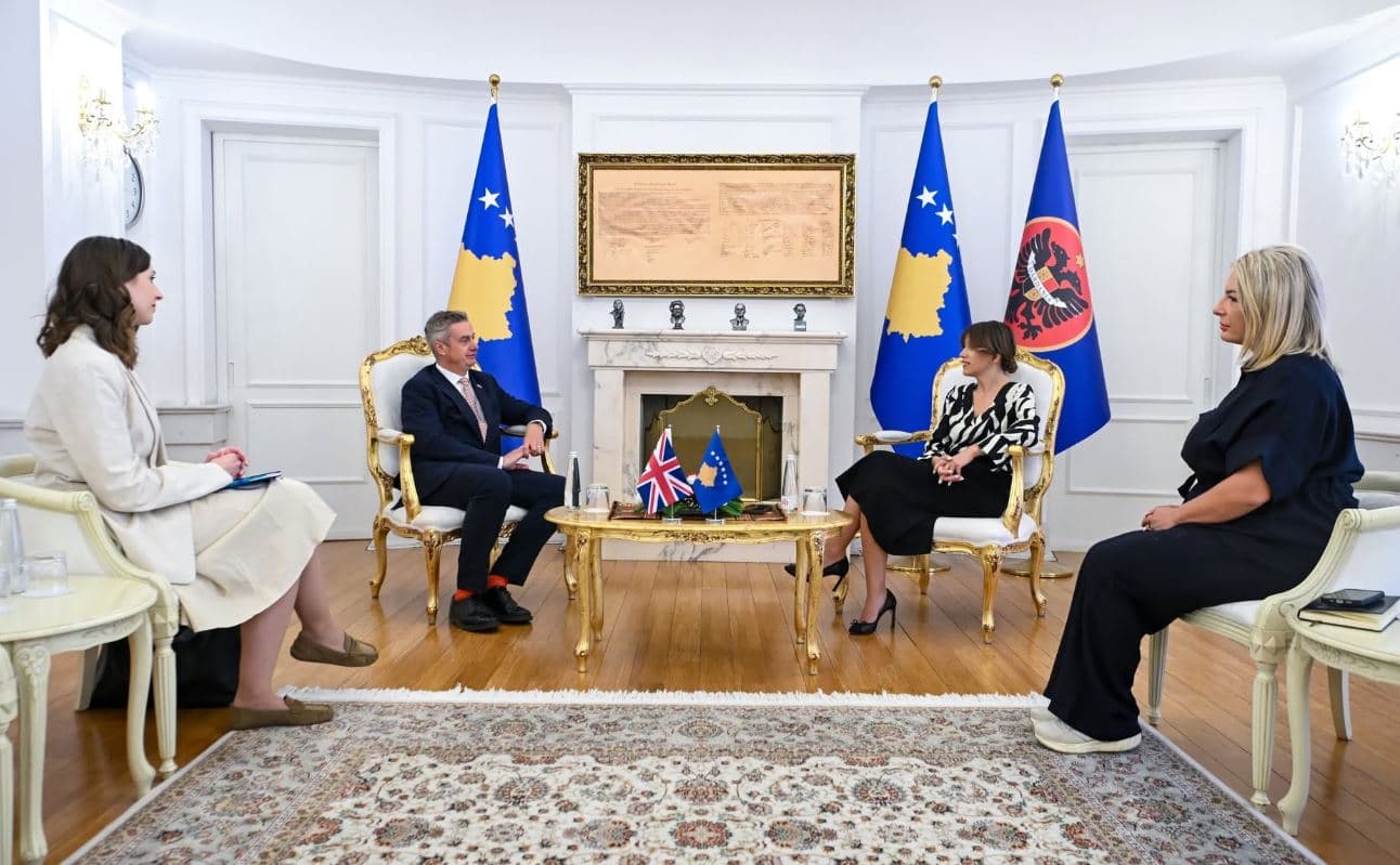 Haxhiu pret në takim ambasadorin britanik- diskutohet për zhvillimet e fundit politike dhe ngërçin institucional