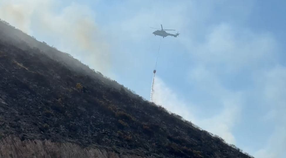 Zjarret në Shqipëri, 4 vatra aktive, Ministria e Mbrojtjes: Nuk ka rrezik për zonat e banuara