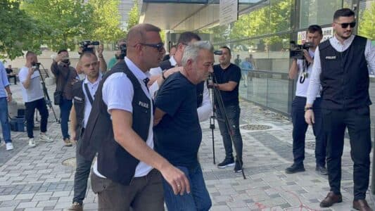 Aktakuza ndaj Sinisha Spasiqit: Vrasja e anëtarëve të familjes Ujkani në Reznik të Vushtrrisë, djegia e trupave dhe shtëpive