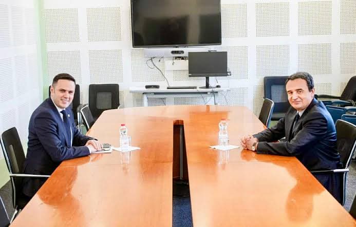 Deputeti i LVV-së: Bisedimet me LDK-në po ecin mirë, jemi në rrugë të mbarë për presidentin