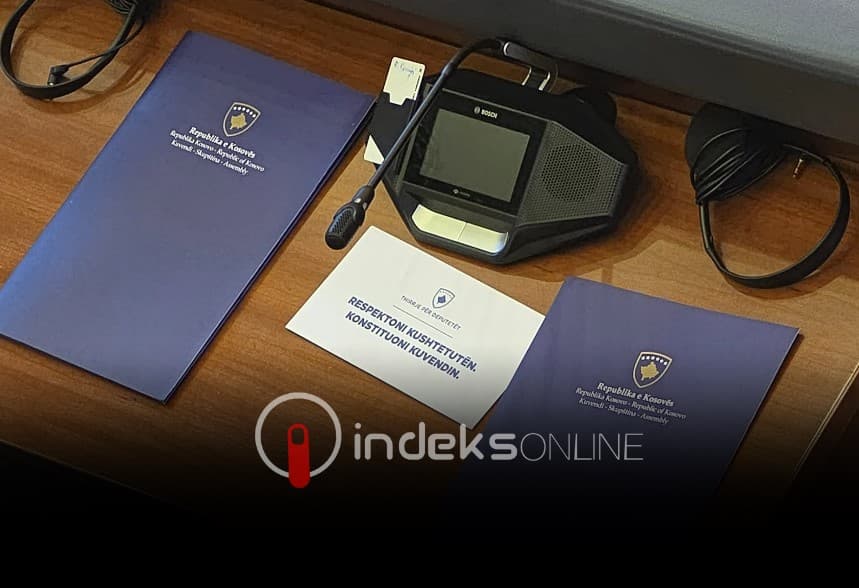 Çka shkruhet në letrat që PDK-ja i la në tavolinat e deputetëve të LVV-së?