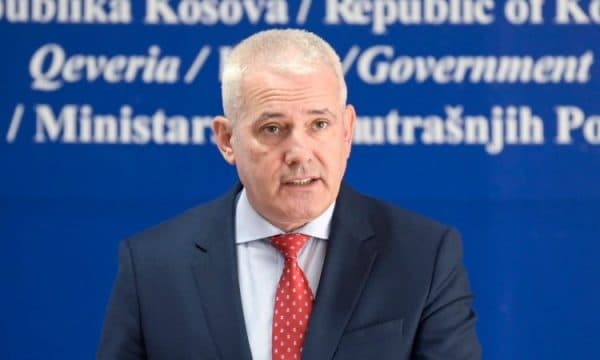Sveçla thotë se kapja e armatimit dhe gjetja e varrezave masive në Zubin Potok, lidhet me “shtrirjen e sovranitetit”