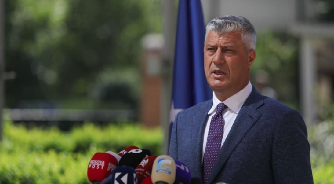 Thaçi me porosi nga Haga për krizën politike në Kosovë: Pozita dhe opozita duhet të ulen në një tryezë