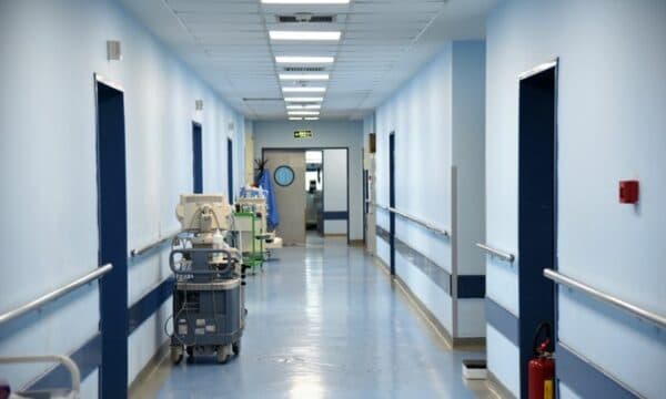 Një rast i vdekjes dhe 318 raste të trajtuara në QKUK gjatë 24 orëve të fundit