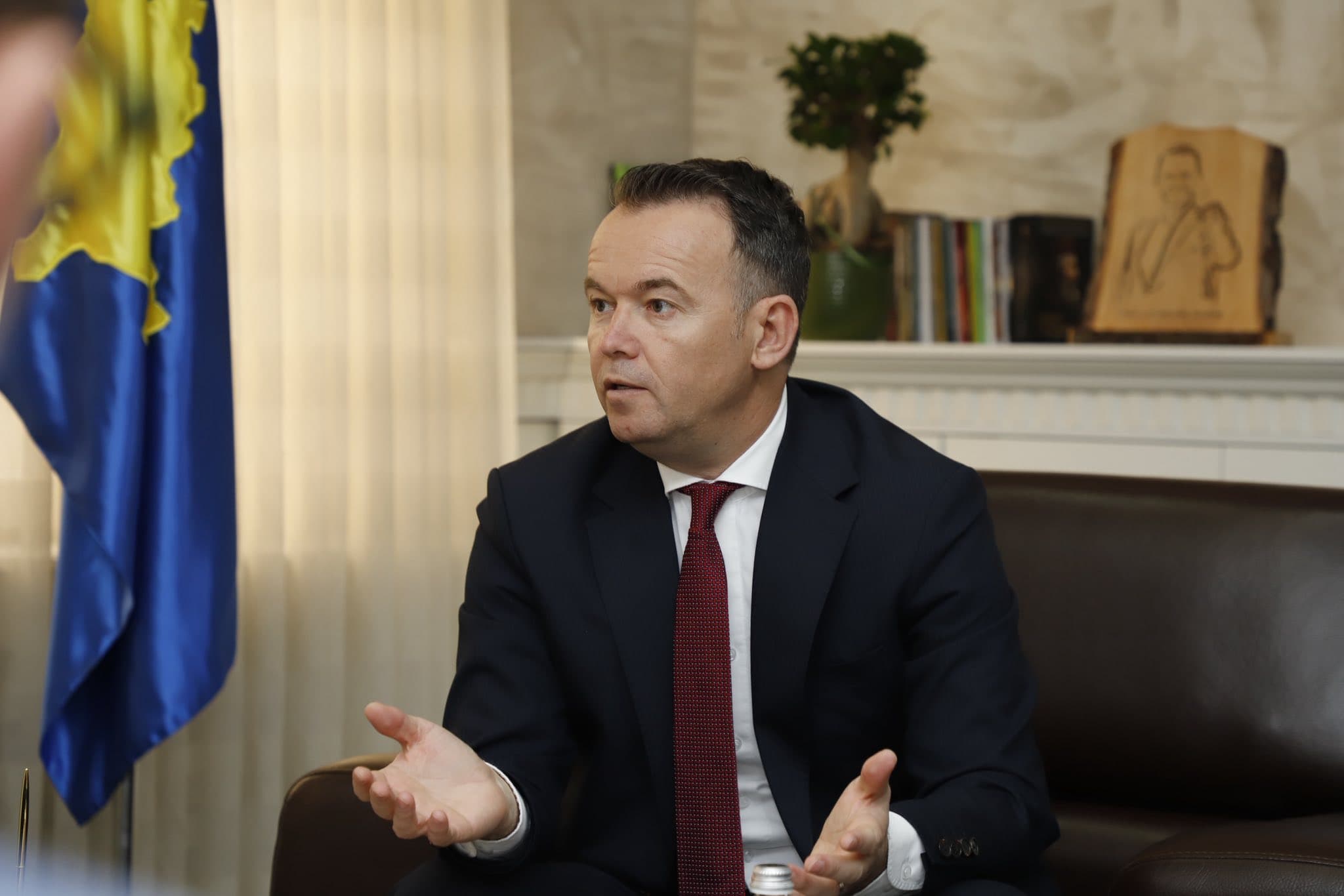 Zjarr në dy fshatra të Mitrovicës, Peci: Po punojmë për ta vënë situatën nën kontroll, qytetarët të kenë kujdes të shtuar