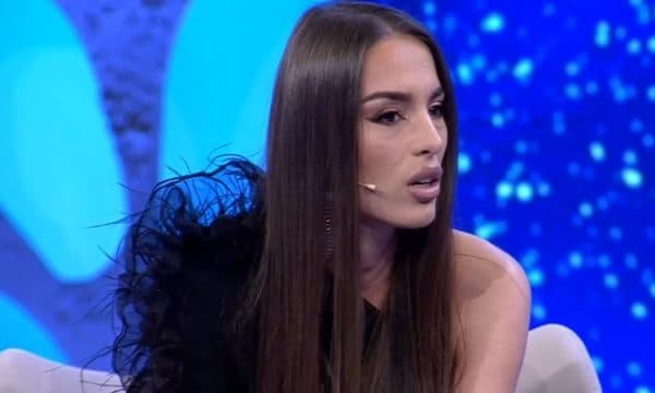 Featured image for Akuzohet për çrregullime mendore, Ana e “Për’puthen” largohet nga studio