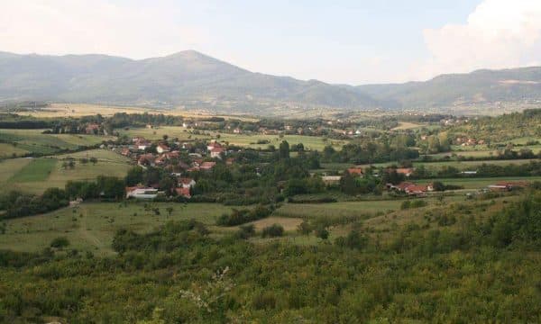 Featured image for “Ngjitej rrugës përpjetë me serbë” – Rrëfimi i istogasit për shqiptarin e dyshuar për masakrën e Izbicës