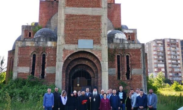 Liturgjia në Kishën brenda kampusit të UP-së, asnjë fjalë nga Albin Kurti dhe Donika Gërvalla