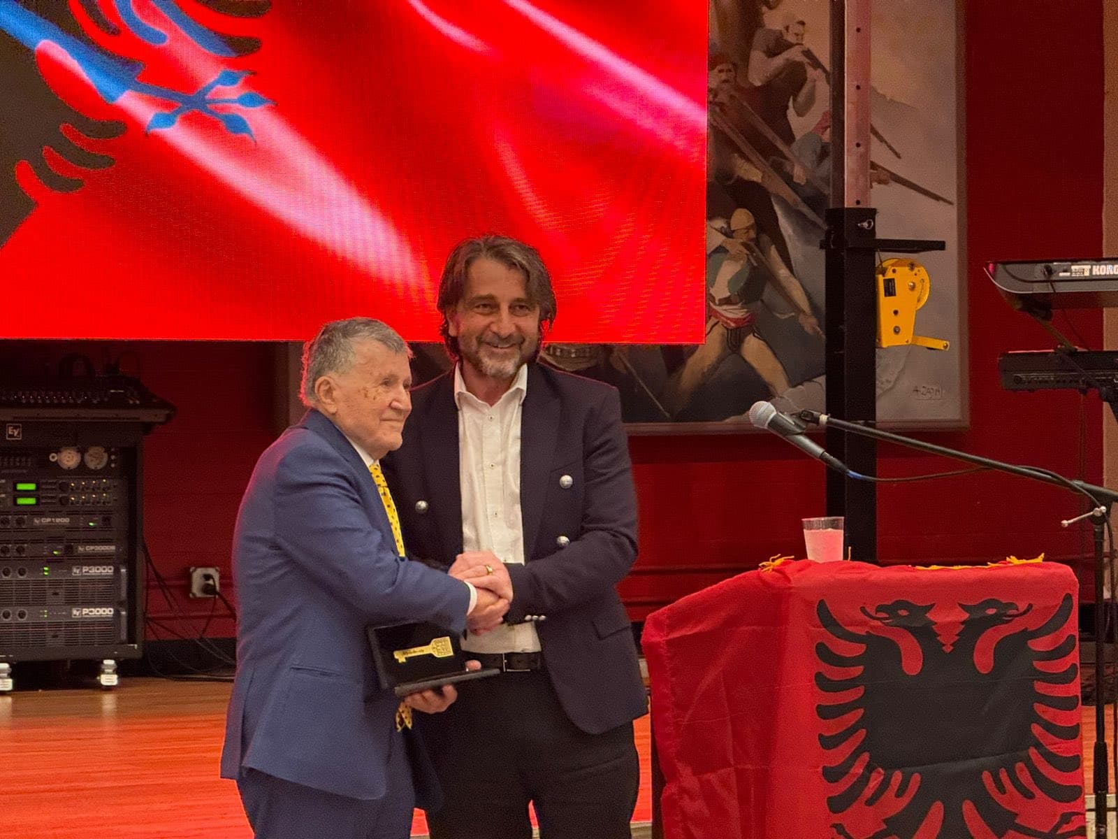 Përparim Rama i dorëzon “Çelësin e Prishtinës” Ekrem Bardhës: Nderim për një jetë në shërbim të çështjes kombëtare