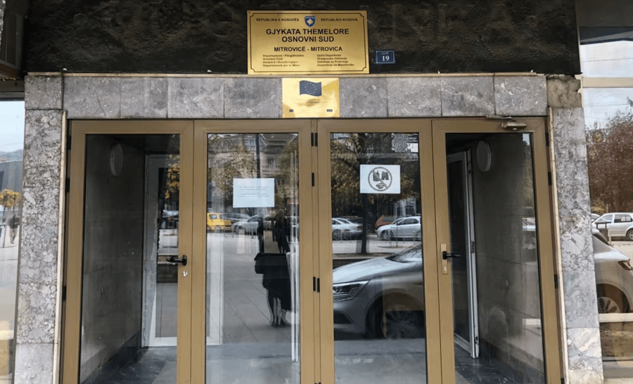 BE shton presionin për rikthimin e gjyqtarëve serb në Mitrovicë, Kosova në dilemë