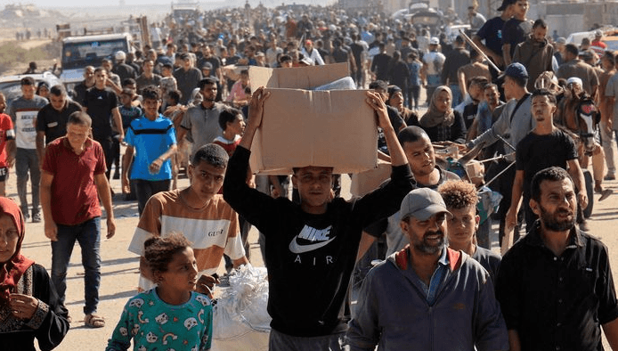 Izraeli sulmon palestinezët ndërsa ata prisnin për ndihma humanitare, më shumë se 30 të vdekur