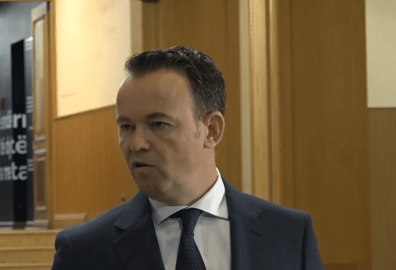 Peci thotë se ka pasur takim me VV-Nisma para disa ditëve: Deri në këtë fazë s’kam dijeni që ka lëvizë diçka
