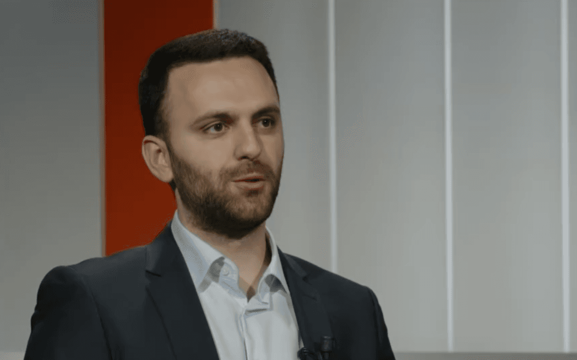 Krasniqi: Partia e parë do ta ndryshojë kandidatin, kjo është zgjidhja e vetme
