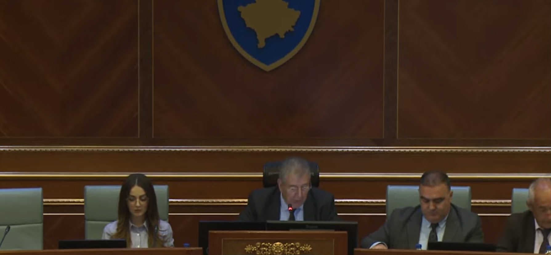 Sipas urdhëzimeve të Kurtit Dehari e hedh në votim komisionin për votim te fshehtë, përsëri dështon seanca