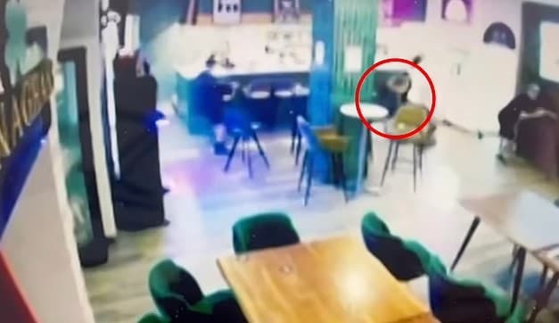 Publikohen pamjet, momenti kur njëri nga dy skocezët u qëlluan për vdekje në një bar në Spanjë