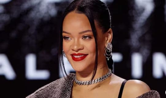 Rihanna arrin një super sukses në muzikë