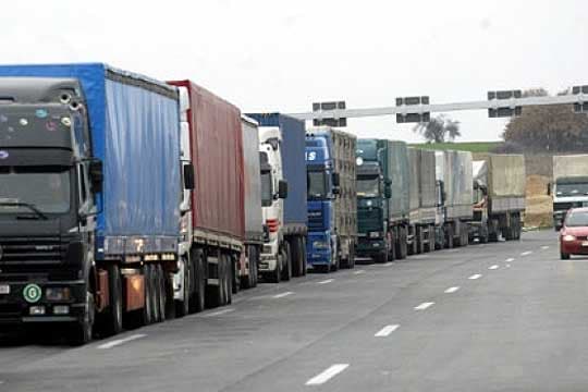 Lirohet rruga për qarkullimin e kamionëve në drejtim të Maqedonisë së Veriut