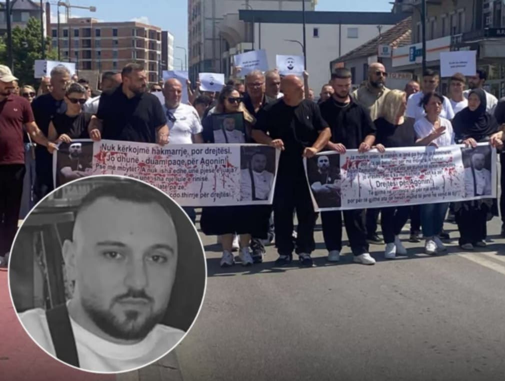 Nis protesta për Agon Zenjullahun pranë stacionit policor në Lipjan