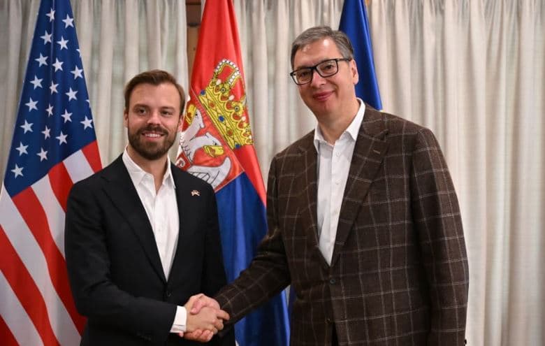Vuçiqi flet për takimin me zyrtarin amerikan që viziton sot Kosovën
