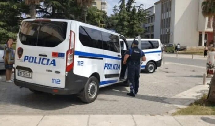 44-vjeçari në Durrës futet në lokal me sëpatë dhe tenton të godasë dy persona