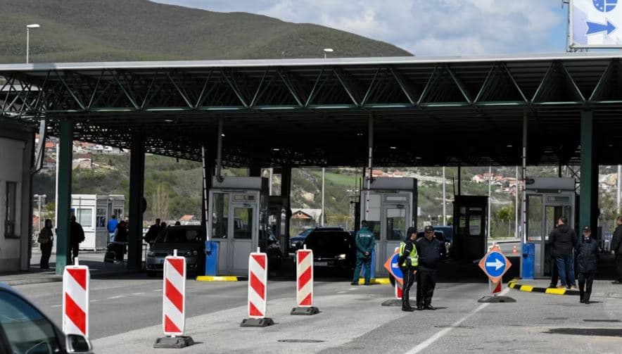 Rënie e sistemit të policisë në Maqedoninë e Veriut, pezullohet përkohësisht hyrja e automjeteve