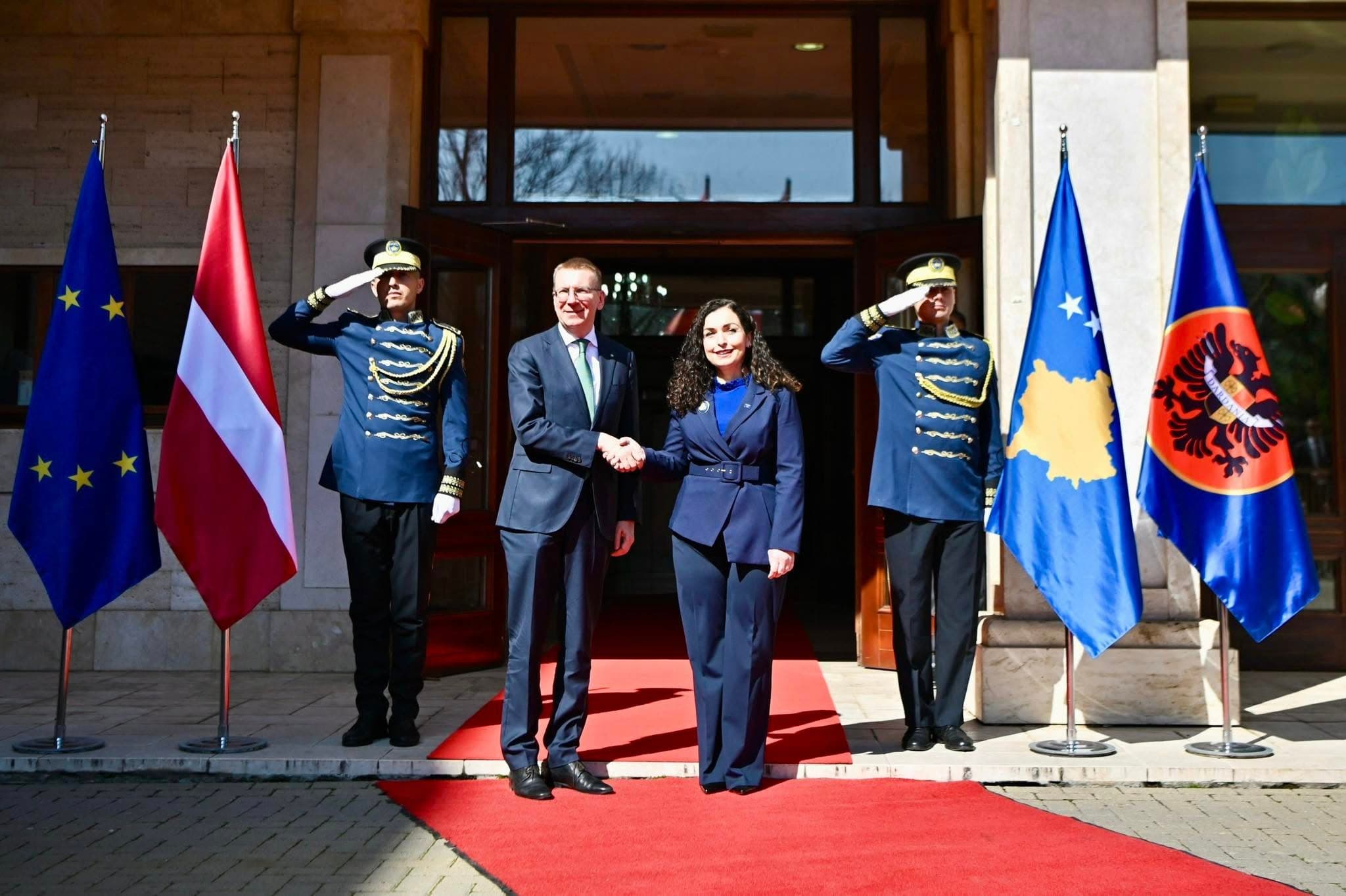 Osmani udhëton për në Letoni, Presidenca: Vizita synon forcimin e marrëdhënieve dhe avacimin e bashkëpunimit bilateral