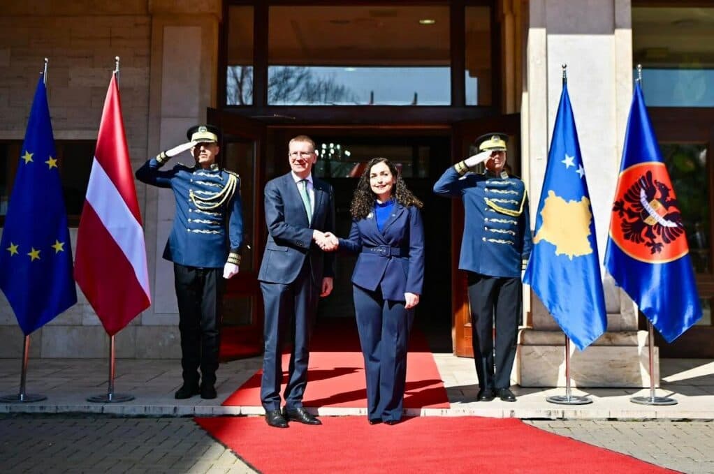Presidentja Osmani ka udhëtuar për vizitë pune në Republikën e Letonisë