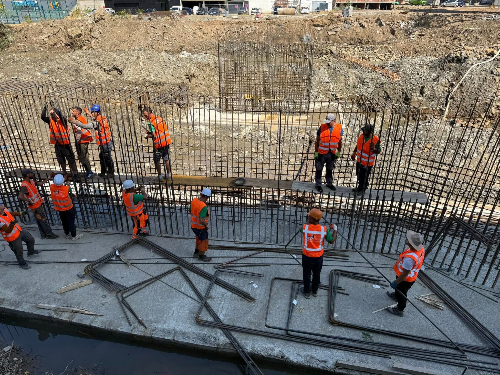 Në Mitrovicë vazhdon puna në ndërtimin e urës