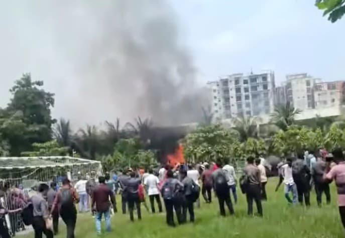 Avioni ushtarak përplaset mbi një shkollë në Bangladesh, një i vdekur, disa të plagosur