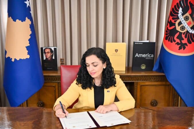 Ekskluzive: Osmani i çon 27 faqe në Kushtetuese për krizën në Kuvend, cilat janë 7 kërkesat kyçe të saj (Dokumenti i plotë)