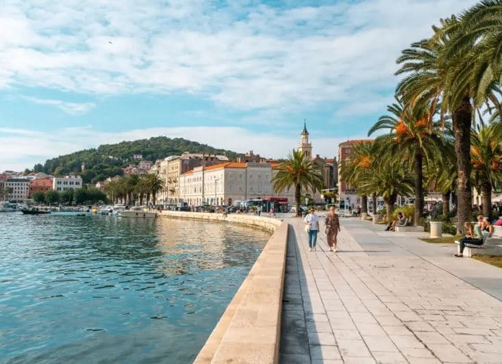 Një muaj paraburgim dy kosovarëve në Split, dyshohen për dhunimin e një 28-vjeçareje