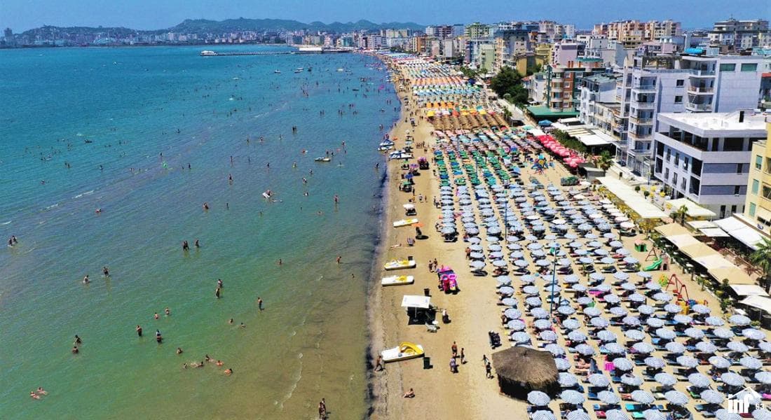 Arrestohet një 18-vjeçar, dyshohet se shpërndante drogë në plazhin e Durrësit