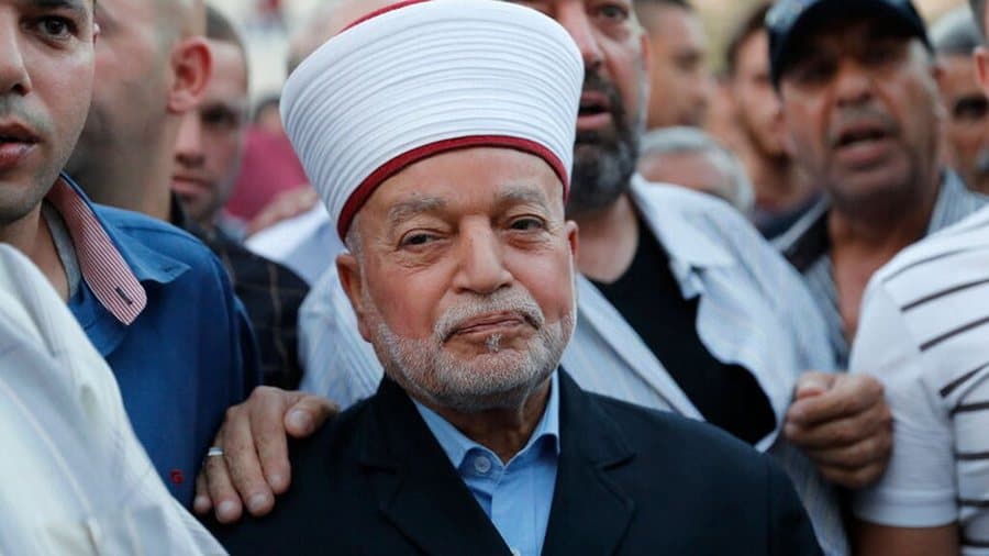 Arrestohet Myftiu i Madh i Jerusalemit, Izraeli miraton hedhjen e ushqimit nga ajri në Gaza