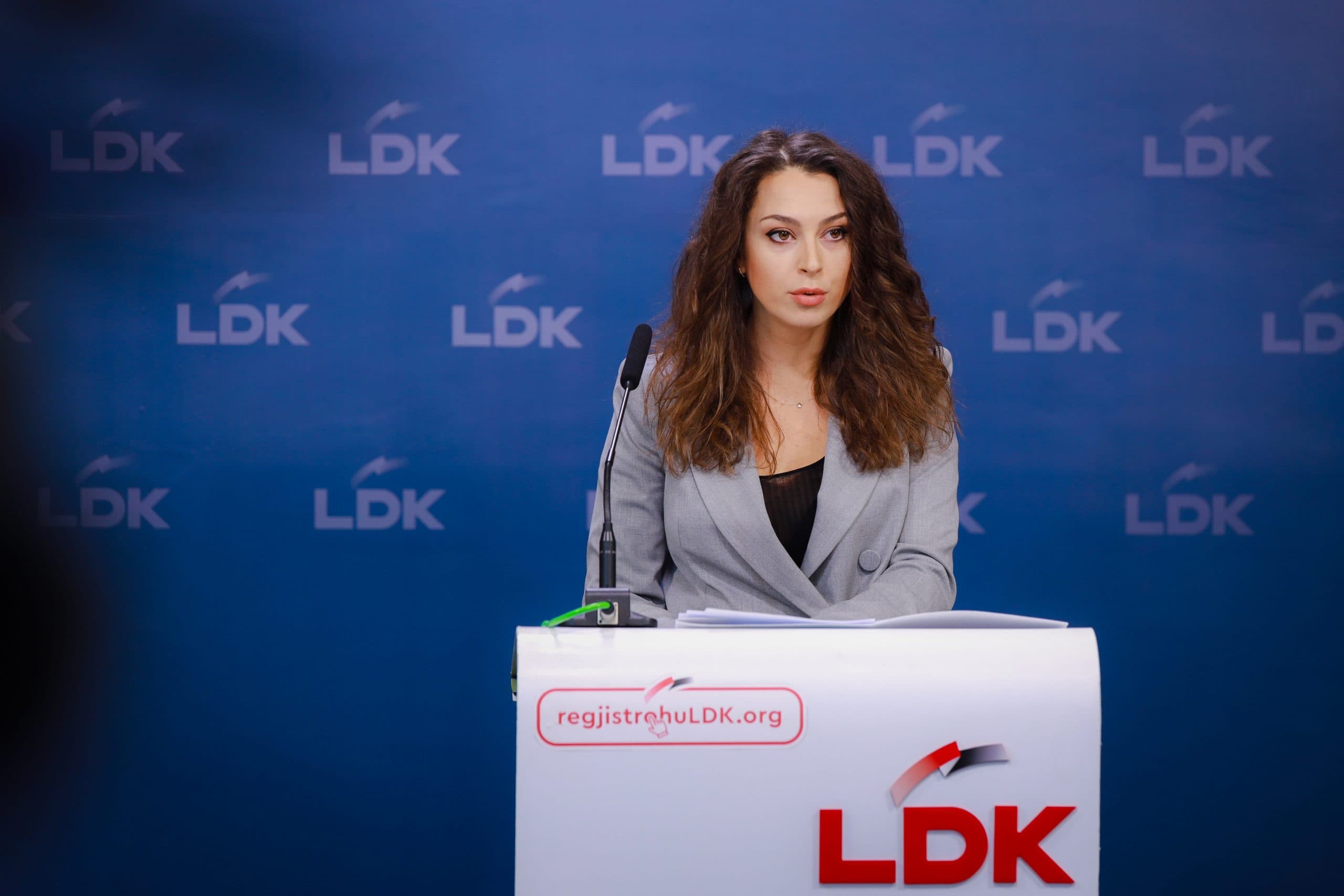 Kica Xhelili: Hipokrizia po shitet lirë, por Kosova do ta paguajë shtrenjtë”