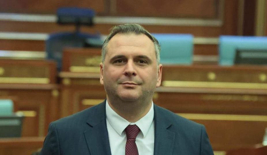 Bajqinovci: Populli do t’i ndëshkojë deputetët që po e mbajnë peng Kuvendin