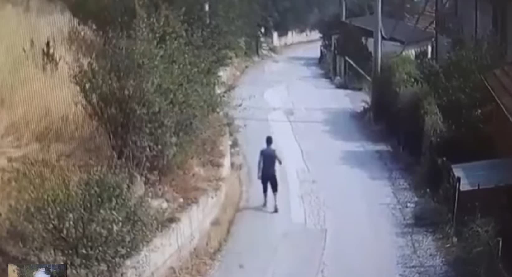 Policia arreston një qytetar, kamera kap momentin kur qëllimisht e ndezi zjarrin (Pamje)