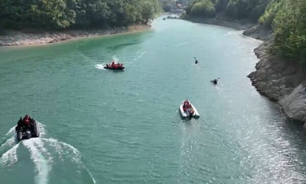 Vdiq pasi u hodh nga ura në Ujman, 33 vjeçari ende nuk është gjetur