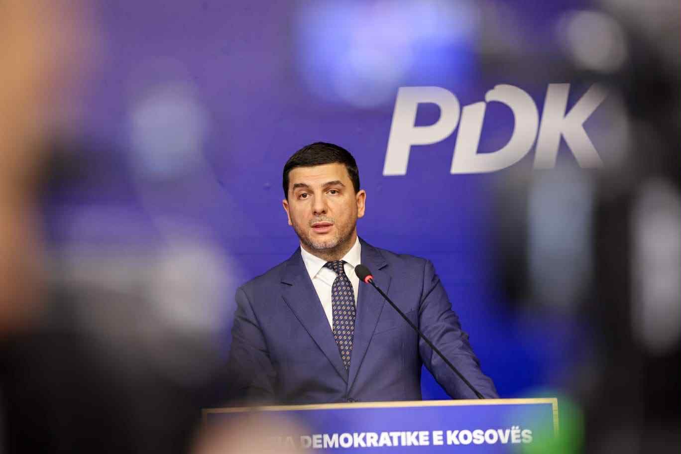 “Do t’i fitojmë zgjedhjet e 12 tetorit” Memli Krasniqi ka disa fjalë për Hamzën, Lladrovcin, Nurën e Ilazin që s’janë më kandidatë