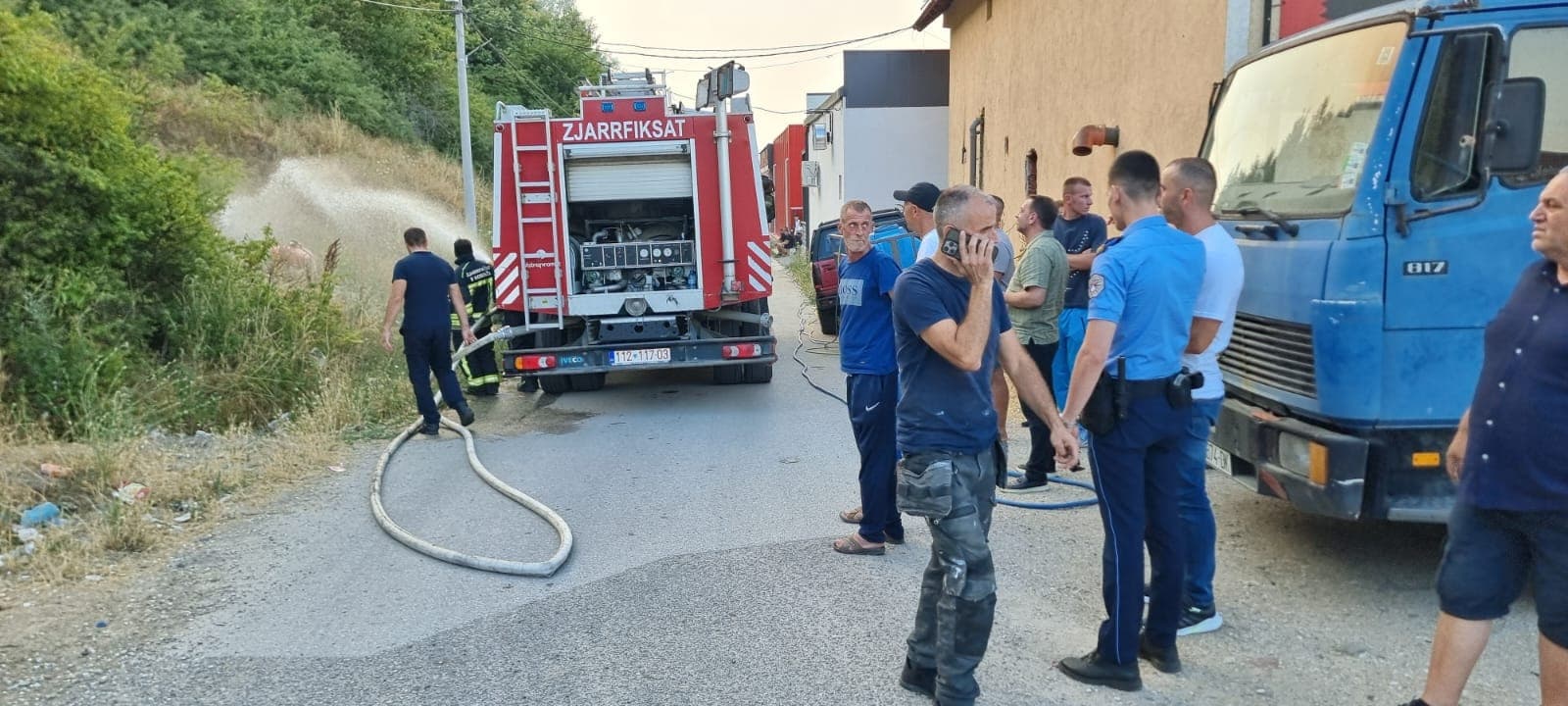 Zjarr në disa fshatra të Skenderajt, Nura: Po përpiqemi për të pasur nën kontroll vatrat e zjarrit, niveli i rrezikut mbetet i lartë