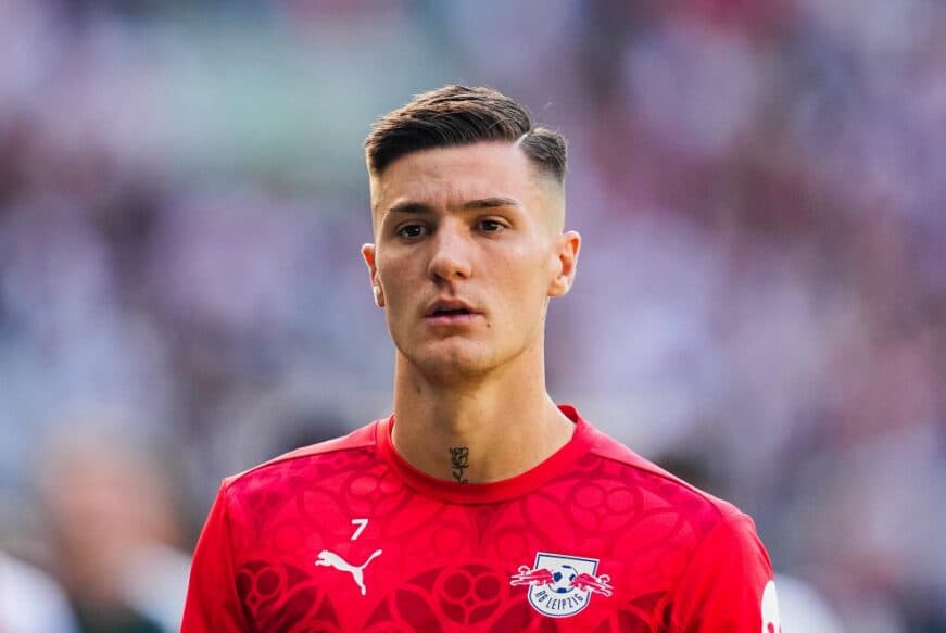 Man United – Šeško, eksperti i transferimeve zbulon prapaskenat
