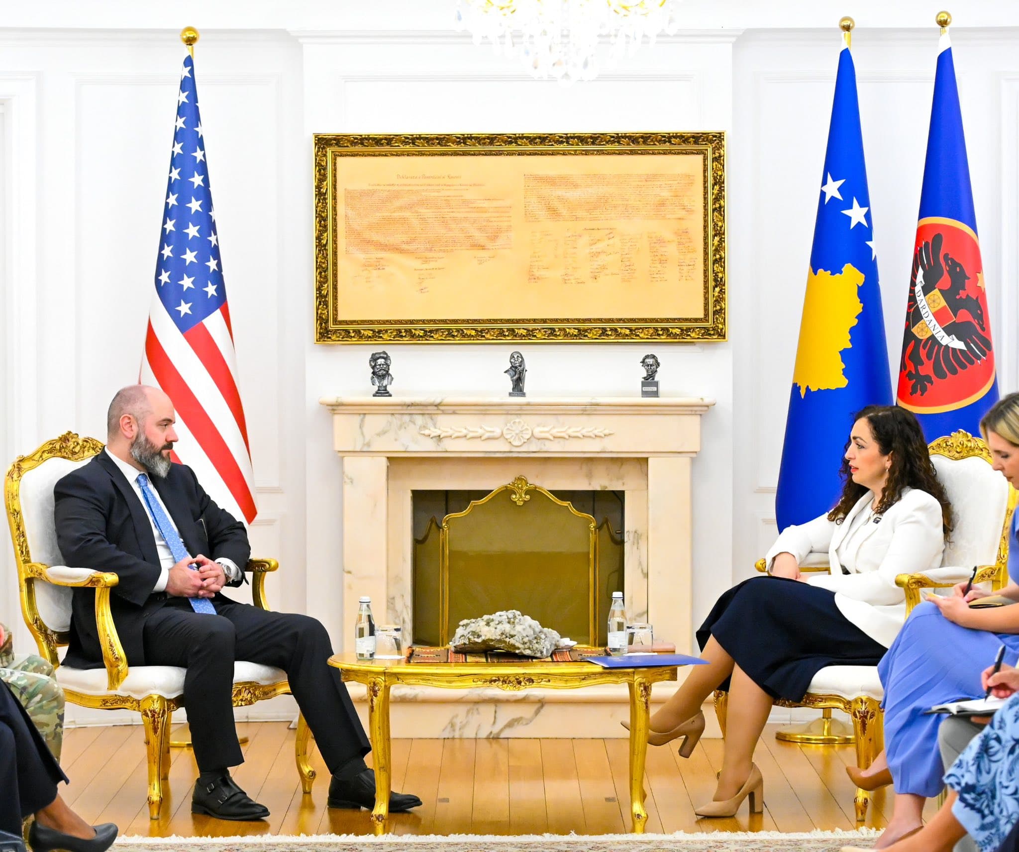 Osmani për takimin me zyrtarin e lartë amerikan: Prania ushtarake amerikane në Kosovë u shërben drejtpërdrejt interesave strategjike të SHBA-së