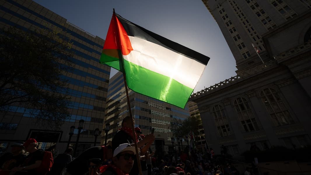 Hamasi refuzon të dorëzojë armët: Vetëm nëse formohet një shtet i pavarur palestinez