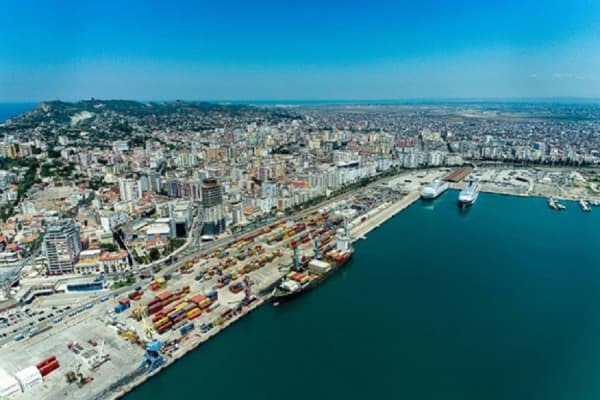 Porti i Durrësit shënon rritje të numrit të pasagjerëve